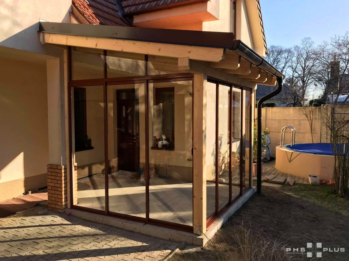  Zasklení do konstrukce / pergola, přístřešek, zastřešení