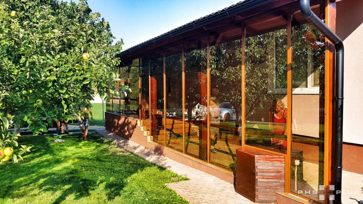  Zasklení do konstrukce / pergola, přístřešek, zastřešení