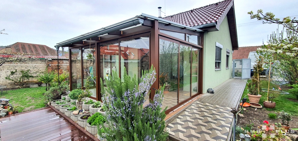  Zasklení do konstrukce / pergola, přístřešek, zastřešení